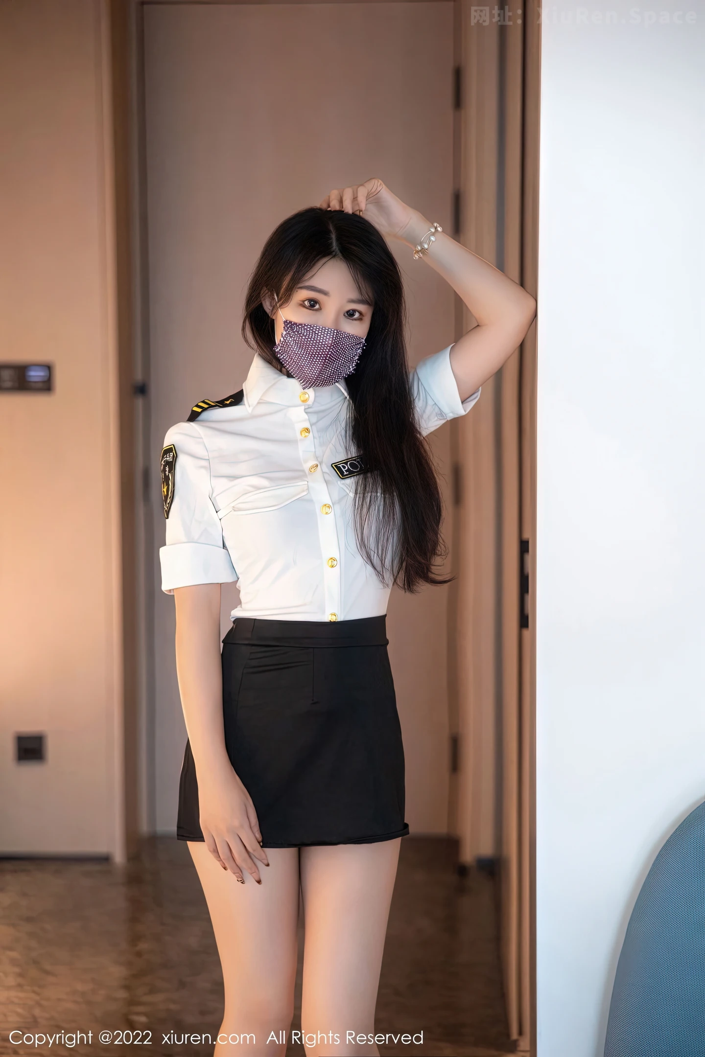 图片[2]-[XiuRen秀人网]2022.12.22 VOL.6031 tina_甜仔 红色情趣内衣加肉丝美腿连裤袜性感私房写真集-秀人网官方网站